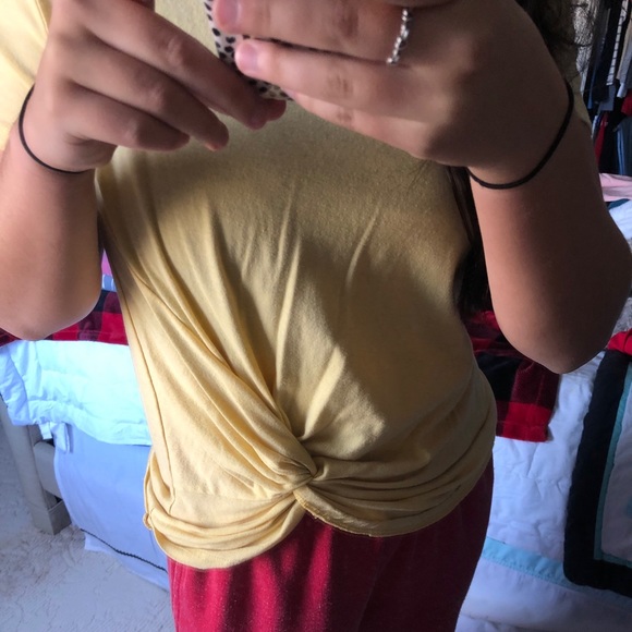 v-neck basic tee - Picture 2 of 3